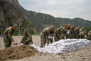 赖斯本场数据：5次解围，2次抢断，2次拦截，1次射门